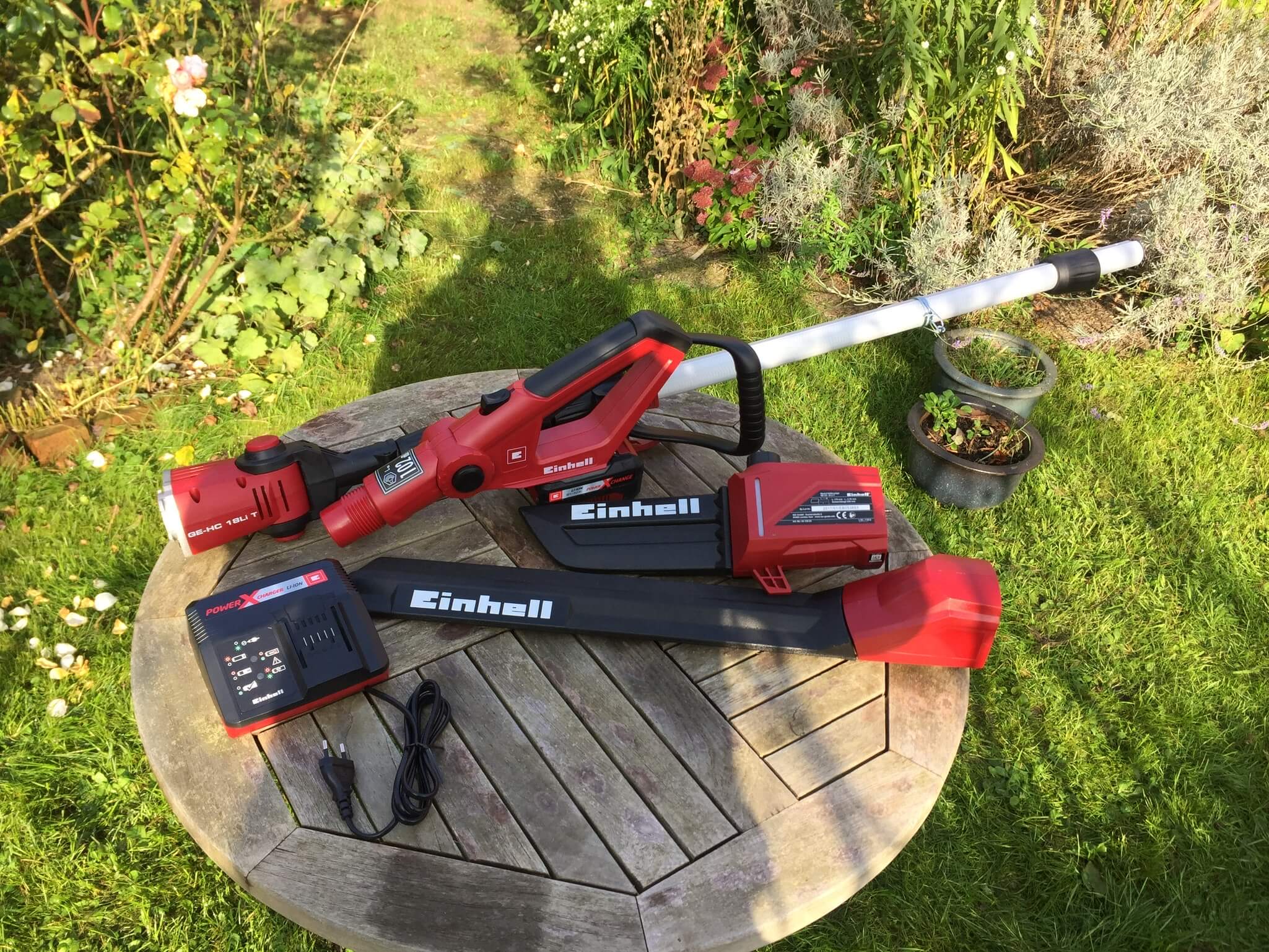 Einhell Akku Hochentaster und Heckenschere GE-HC 18 Li T Set