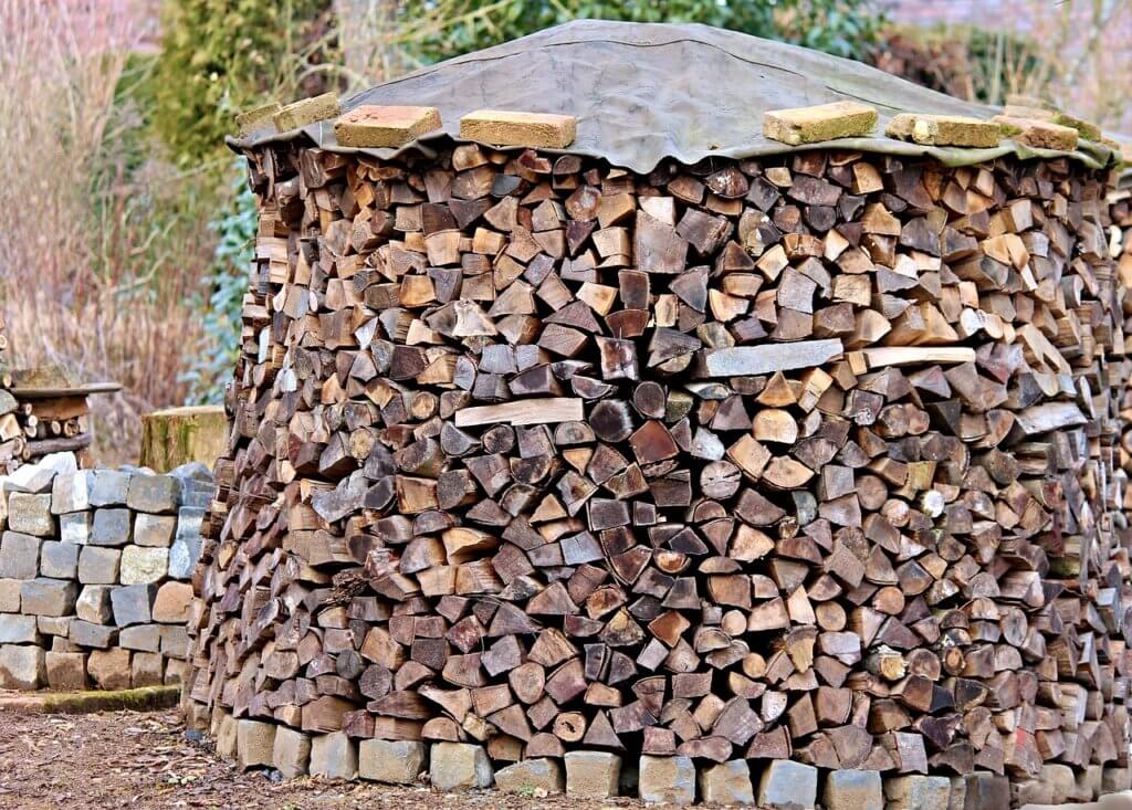 Brennholz Kaminholz richtig lagern